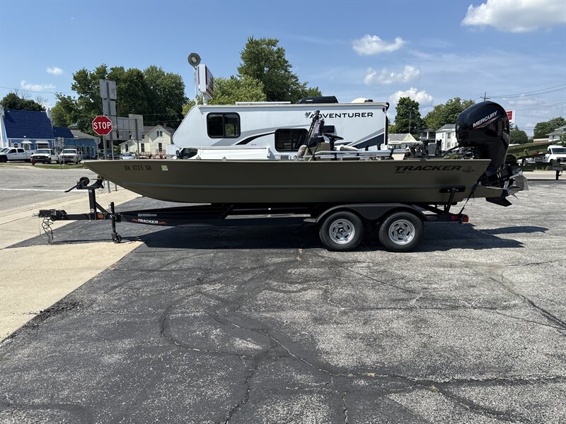 2022 Tracker Trailer - Photo 1 - Rushville, IN 46173