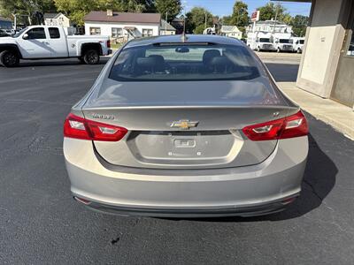 2017 Chevrolet Malibu LT - Photo 5 - Rushville, IN 46173