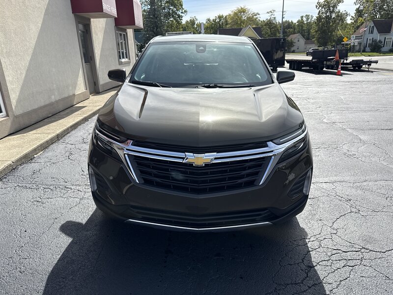 2024 Chevrolet Equinox LT photo 2