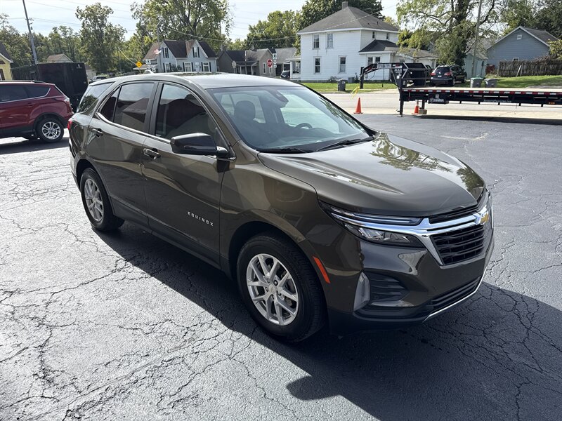 2024 Chevrolet Equinox LT photo 3