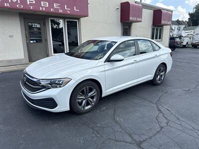 2023 Volkswagen Jetta SE   - Photo 2 - Rushville, IN 46173