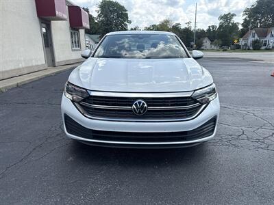 2023 Volkswagen Jetta SE   - Photo 3 - Rushville, IN 46173