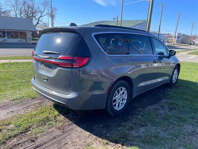 2022 Chrysler Pacifica Touring L   - Photo 6 - Rushville, IN 46173