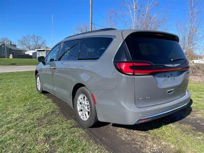 2022 Chrysler Pacifica Touring L   - Photo 8 - Rushville, IN 46173