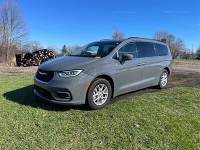 2022 Chrysler Pacifica Touring L   - Photo 2 - Rushville, IN 46173