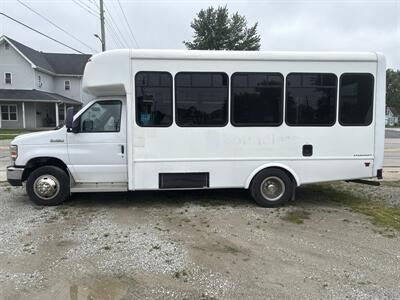 2017 Ford E-450 SD   - Photo 8 - Rushville, IN 46173