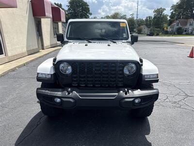 2021 Jeep Gladiator Willys Sport - Photo 3 - Rushville, IN 46173