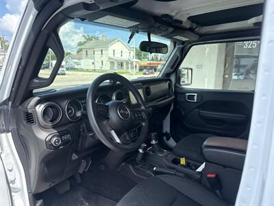 2021 Jeep Gladiator Willys Sport - Photo 9 - Rushville, IN 46173