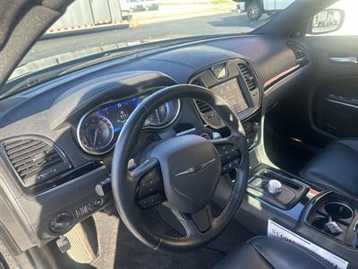 2022 Chrysler 300 Series S V6 - Photo 10 - Rushville, IN 46173