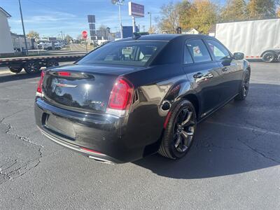2022 Chrysler 300 Series S V6 - Photo 6 - Rushville, IN 46173
