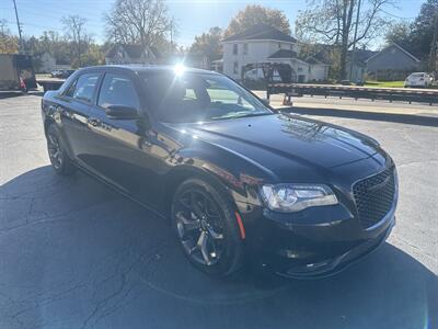 2022 Chrysler 300 Series S V6 - Photo 4 - Rushville, IN 46173
