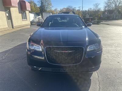 2022 Chrysler 300 Series S V6 - Photo 3 - Rushville, IN 46173