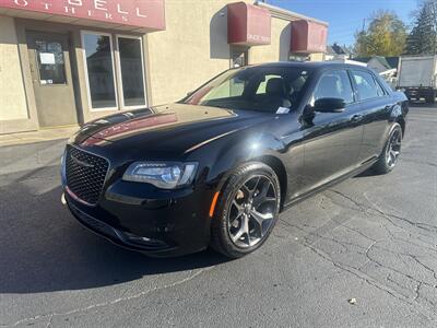 2022 Chrysler 300 Series S V6 - Photo 2 - Rushville, IN 46173