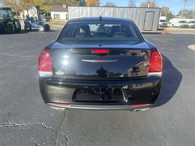 2022 Chrysler 300 Series S V6 - Photo 7 - Rushville, IN 46173