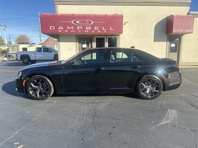 2022 Chrysler 300 Series S V6 - Photo 1 - Rushville, IN 46173