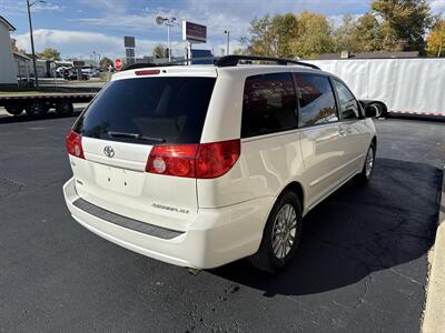 2010 Toyota Sienna XLE - Photo 5 - Rushville, IN 46173