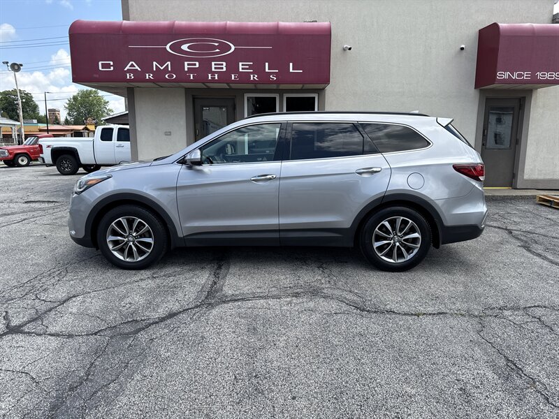 2017 Hyundai SANTA FE SE - Photo 1 - Rushville, IN 46173