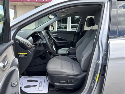 2017 Hyundai SANTA FE SE   - Photo 9 - Rushville, IN 46173