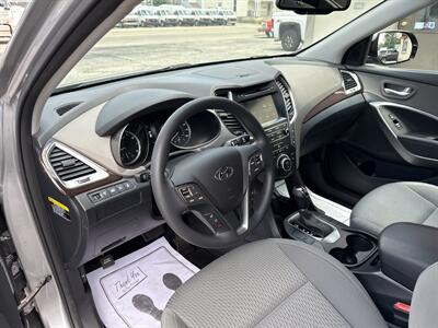 2017 Hyundai SANTA FE SE   - Photo 10 - Rushville, IN 46173