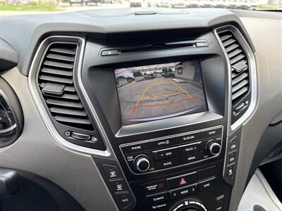 2017 Hyundai SANTA FE SE   - Photo 14 - Rushville, IN 46173