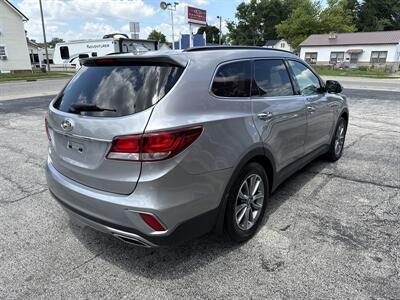 2017 Hyundai SANTA FE SE   - Photo 6 - Rushville, IN 46173