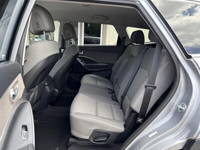 2017 Hyundai SANTA FE SE   - Photo 11 - Rushville, IN 46173
