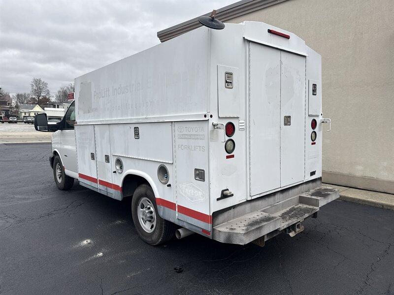 2012 Chevrolet Express 3500 Cutaway photo 2