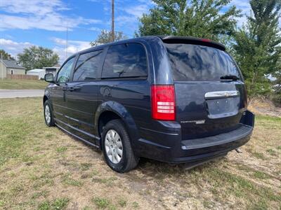 2008 Chrysler Town and Country LX   - Photo 8 - Rushville, IN 46173