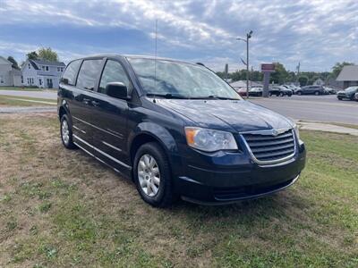 2008 Chrysler Town and Country LX   - Photo 4 - Rushville, IN 46173