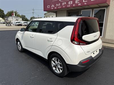 2022 Kia Soul LX   - Photo 8 - Rushville, IN 46173