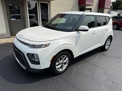 2022 Kia Soul LX   - Photo 2 - Rushville, IN 46173