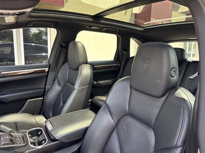 2017 Porsche Cayenne S E-Hybrid   - Photo 12 - Rushville, IN 46173