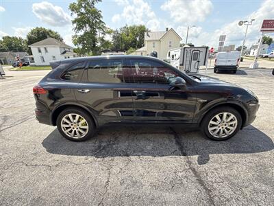 2017 Porsche Cayenne S E-Hybrid   - Photo 2 - Rushville, IN 46173