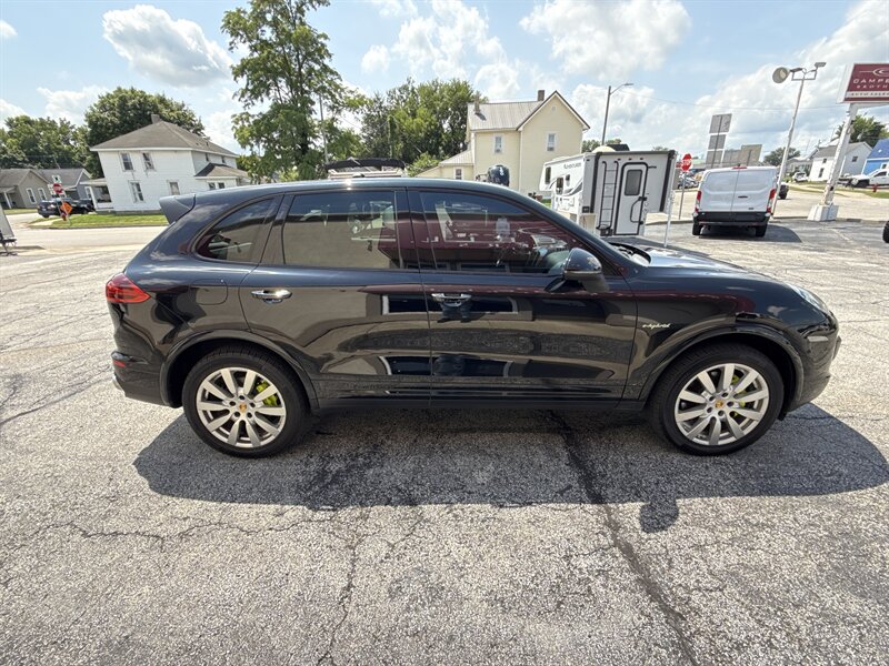 2017 Porsche Cayenne S E-Hybrid  
