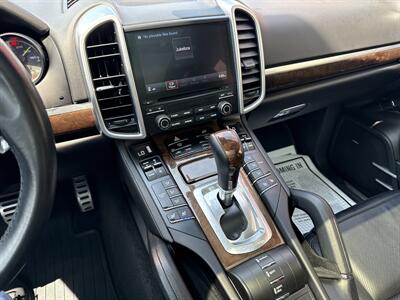 2017 Porsche Cayenne S E-Hybrid   - Photo 13 - Rushville, IN 46173