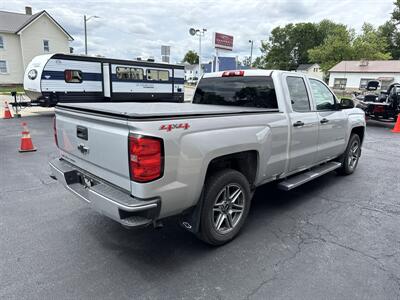 2017 Chevrolet Silverado 1500 Custom   - Photo 5 - Rushville, IN 46173