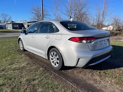 2022 Toyota Corolla LE   - Photo 8 - Rushville, IN 46173