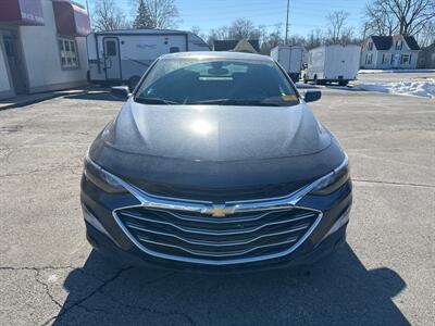 2020 Chevrolet Malibu LT   - Photo 2 - Rushville, IN 46173