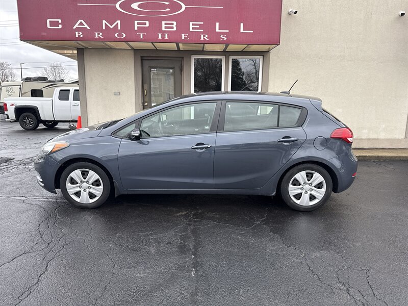 2016 Kia Forte5 LX   - Photo 1 - Rushville, IN 46173