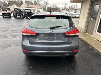 2016 Kia Forte5 LX   - Photo 6 - Rushville, IN 46173