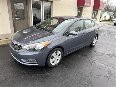 2016 Kia Forte5 LX   - Photo 2 - Rushville, IN 46173