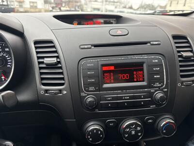 2016 Kia Forte5 LX   - Photo 11 - Rushville, IN 46173