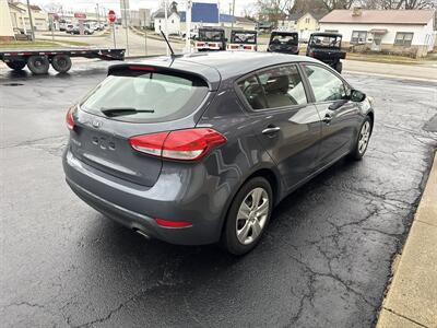 2016 Kia Forte5 LX   - Photo 5 - Rushville, IN 46173