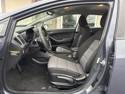 2016 Kia Forte5 LX   - Photo 8 - Rushville, IN 46173