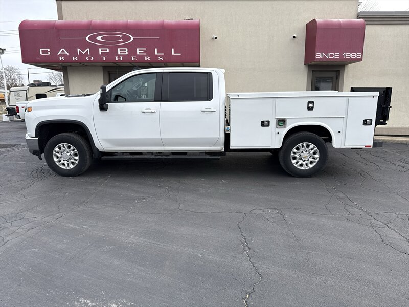 2021 Chevrolet Silverado 3500HD CC LT   - Photo 1 - Rushville, IN 46173