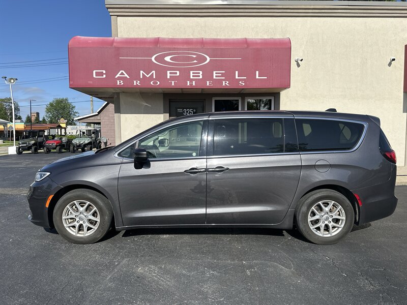 2023 Chrysler Pacifica Touring L   - Photo 1 - Rushville, IN 46173