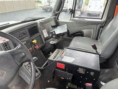 2005 International DuraStar 4400 Bucket Truck   - Photo 17 - Rushville, IN 46173