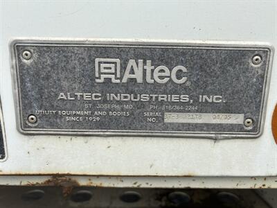 2005 International DuraStar 4400 Bucket Truck   - Photo 12 - Rushville, IN 46173