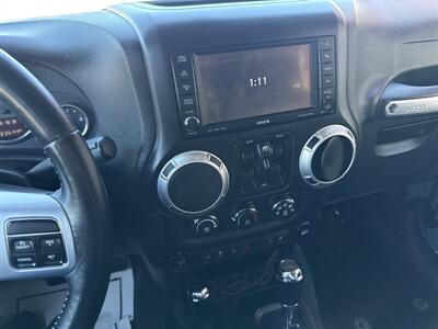 2015 Jeep Wrangler Unlimited Rubicon   - Photo 11 - Rushville, IN 46173