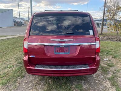 2014 Chrysler Town and Country Touring-L   - Photo 7 - Rushville, IN 46173